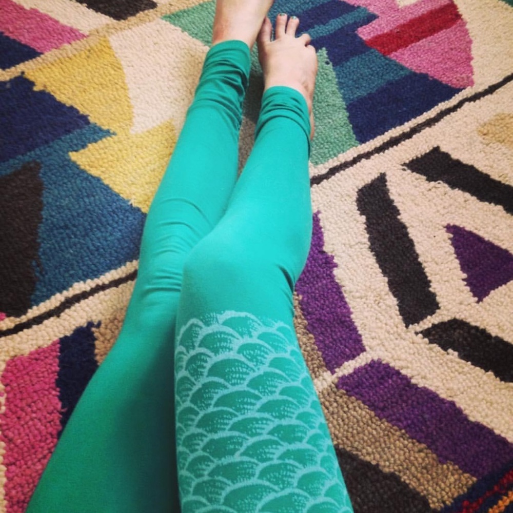 Green Mermaid Scale Leggings - Picture 8 of 11